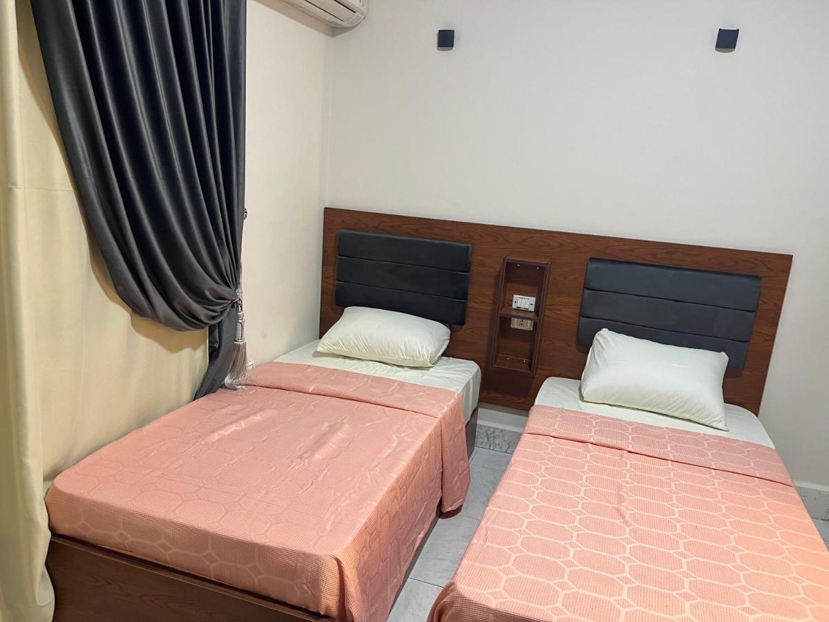 Queen Apartment *